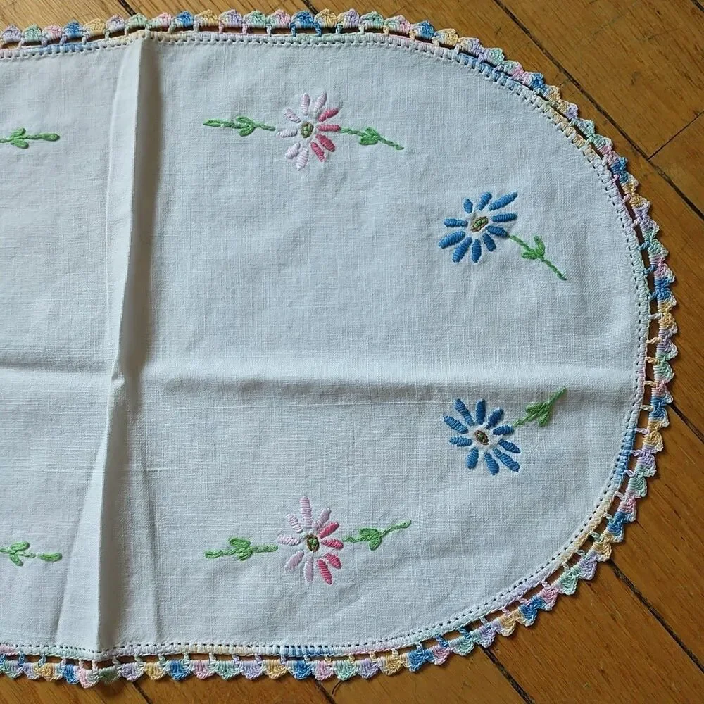 Vtg Dresser Scarf Runner Hand Embroidered Floral Crochet Edges Oval 10x17
